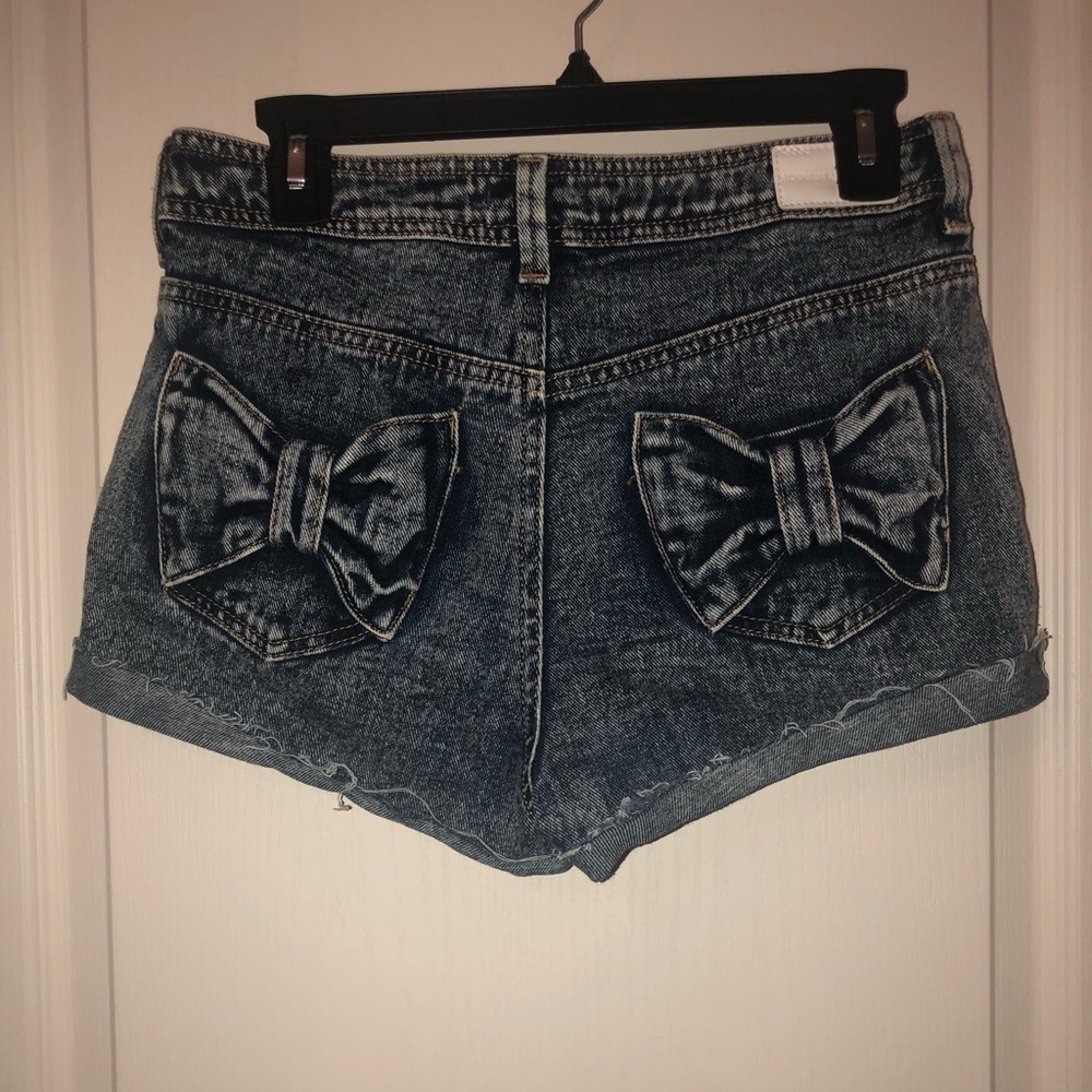 Shorts with bows on the butt